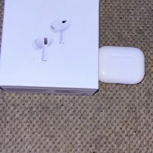 Apple AirPod pro generation 2 usb-c version comes with braided Apple cable.
